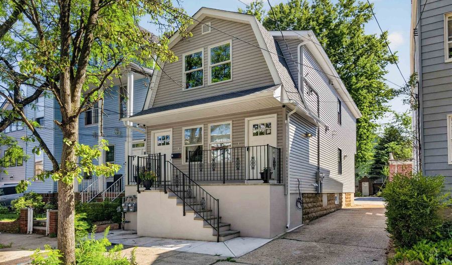 74 W 52ND St 2, Bayonne, NJ 07002 - 2 Beds, 1 Bath