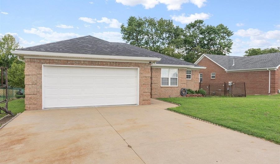 284 Sequoia Way, Bowling Green, KY 42104 - 3 Beds, 2 Bath