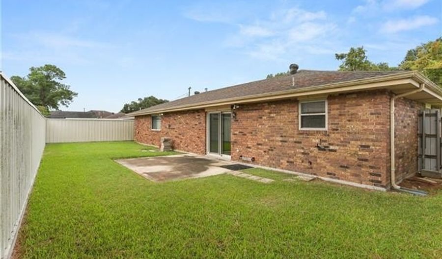 2201 GALLO Dr, Chalmette, LA 70043 - 3 Beds, 2 Bath