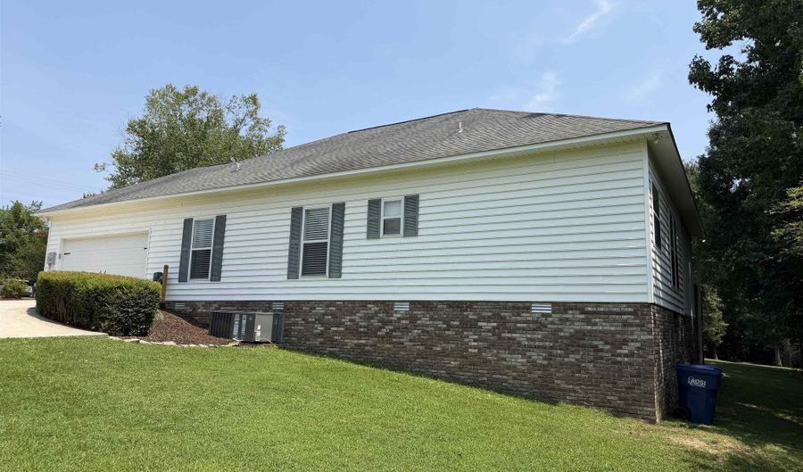 1414 Hickory St, Albertville, AL 35950 - 3 Beds, 2 Bath