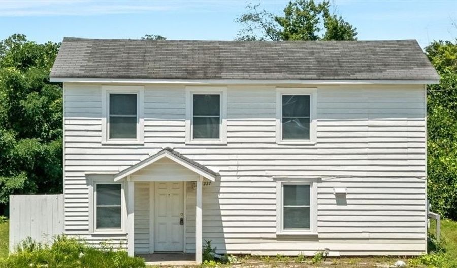 227 N DEBARDELEBEN St, Auburn, AL 36830 - 3 Beds, 2 Bath