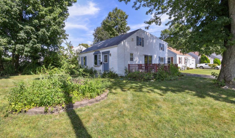 40 Park Ave, Danbury, CT 06810 - 4 Beds, 2 Bath