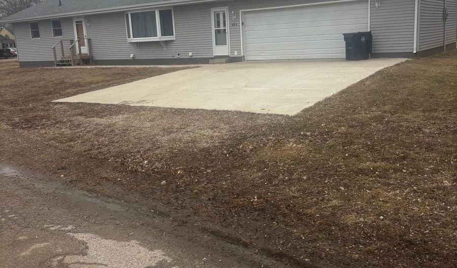 904 Diagonal Ave, Armstrong, IA 50514 - 3 Beds, 1 Bath