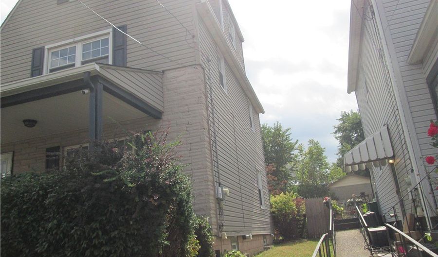 1827 Davidson St, Aliquippa, PA 15001 - 4 Beds, 2 Bath