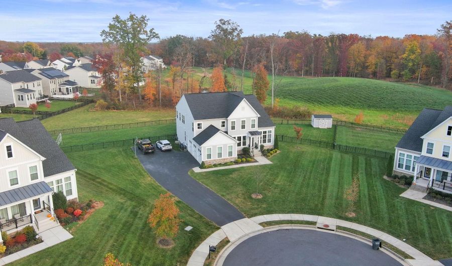 24696 CRESTED BUTTE Ct, Aldie, VA 20105 - 5 Beds, 6 Bath