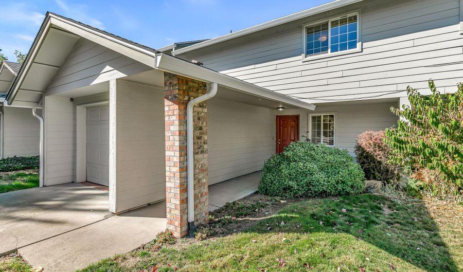 233 Clay St, Ashland, OR 97520 - 2 Beds, 3 Bath