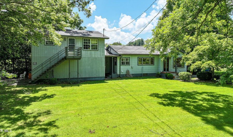 950 Middle Creek Rd, Afton, TN 37616 - 5 Beds, 2 Bath