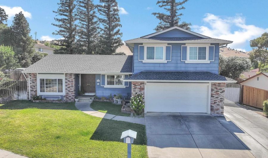 2353 Silver Creek Cir, Antioch, CA 94509 - 4 Beds, 2 Bath
