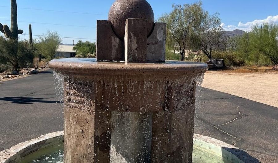 40777 N ECHO CANYON Dr, Cave Creek, AZ 85331 - 5 Beds, 4 Bath