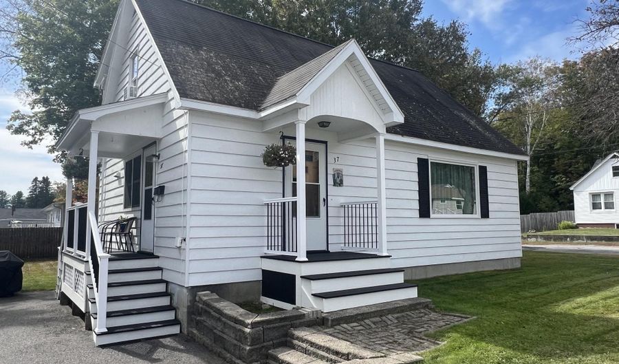 37 Pine Island Ave, Berlin, NH 03570 - 2 Beds, 2 Bath