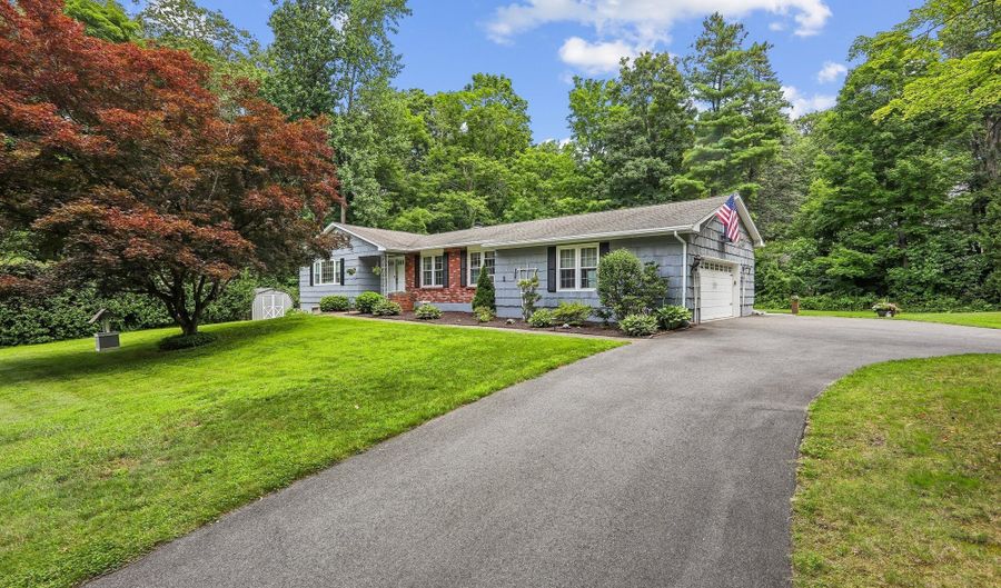 3 Linda Dr, Danbury, CT 06811 - 3 Beds, 2 Bath