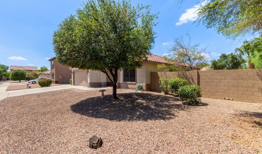 2082 E WILDHORSE Dr, Chandler, AZ 85286 - 4 Beds, 2 Bath