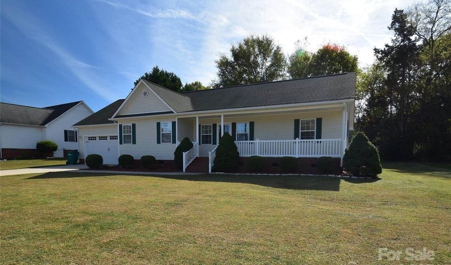 2702 Plantation Way, Albemarle, NC 28001 - 3 Beds, 2 Bath