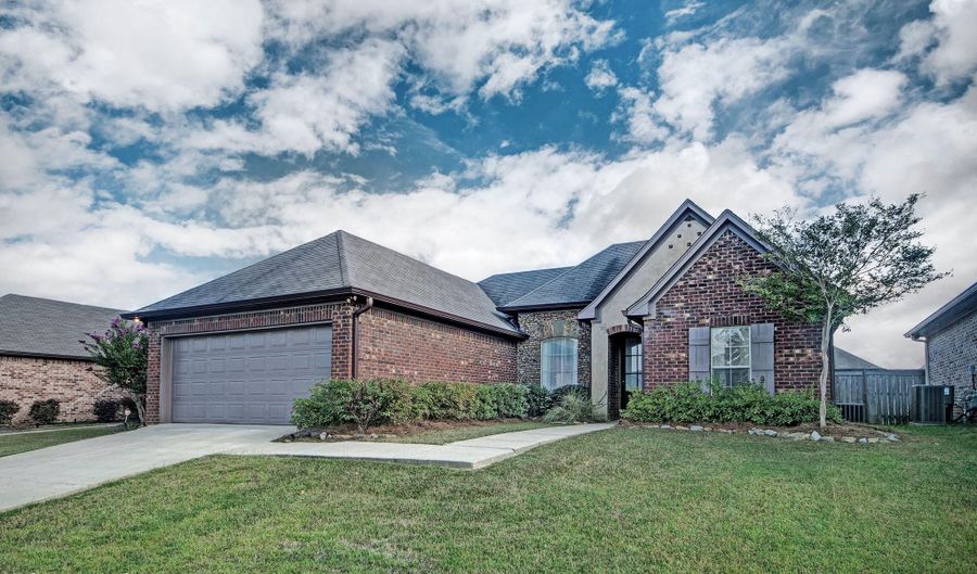 215 Greenfield Ridge Dr, Brandon, MS 39042 - 3 Beds, 2 Bath