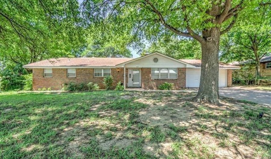 1617 Melmart Dr, Bartlesville, OK 74006 - 4 Beds, 2 Bath