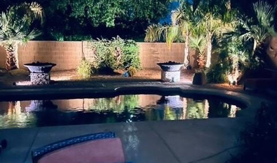 674 E LAS COLINAS Pl, Chandler, AZ 85249 - 5 Beds, 3 Bath