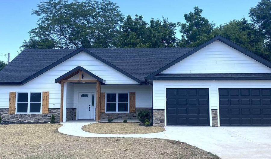 Brian Avenue, Ava, MO 65608 - 3 Beds, 2 Bath