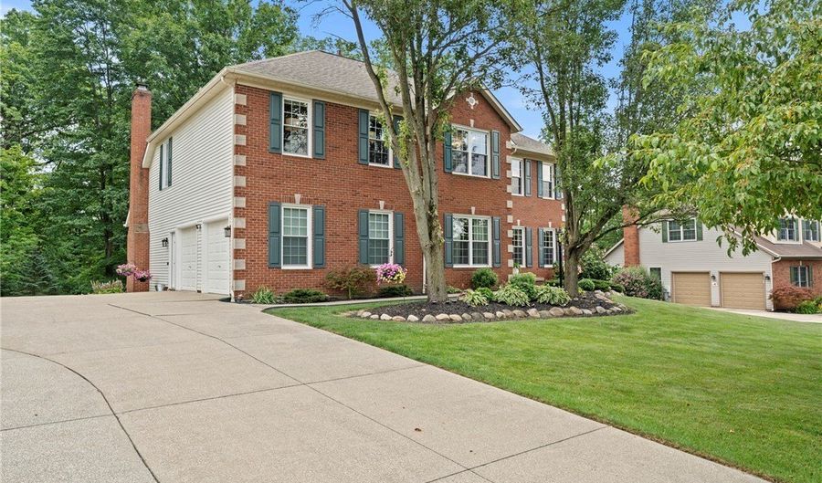 215 Beaumont Trl, Aurora, OH 44202 - 4 Beds, 4 Bath