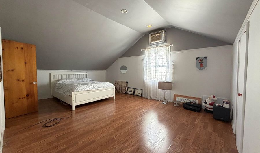 91 W 57TH St, Bayonne, NJ 07002 - 3 Beds, 2 Bath