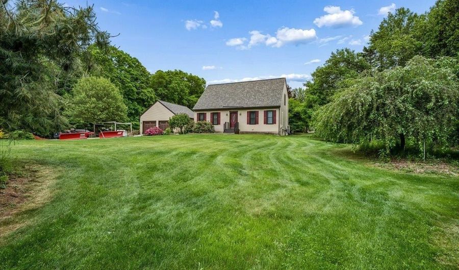 240 Sandown Rd, Chester, NH 03036 - 3 Beds, 2 Bath
