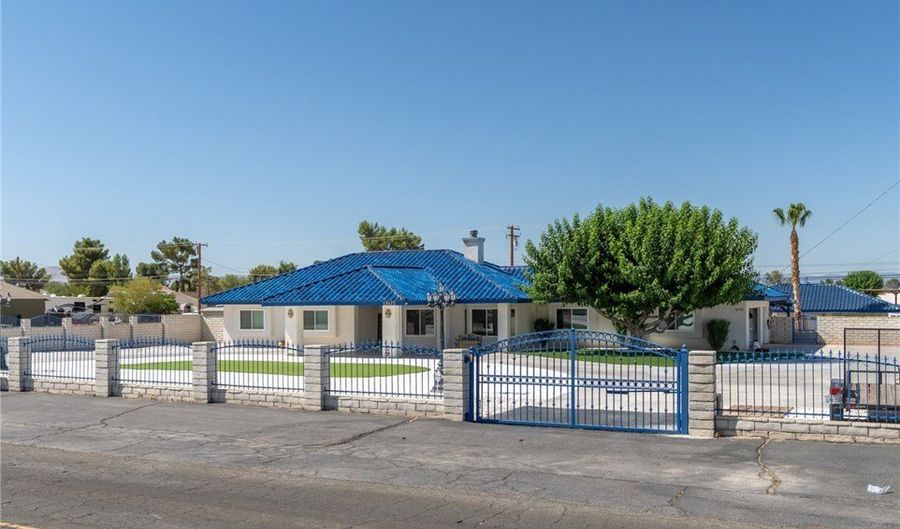 19475 US Highway 18, Apple Valley, CA 92307 - 5 Beds, 4 Bath