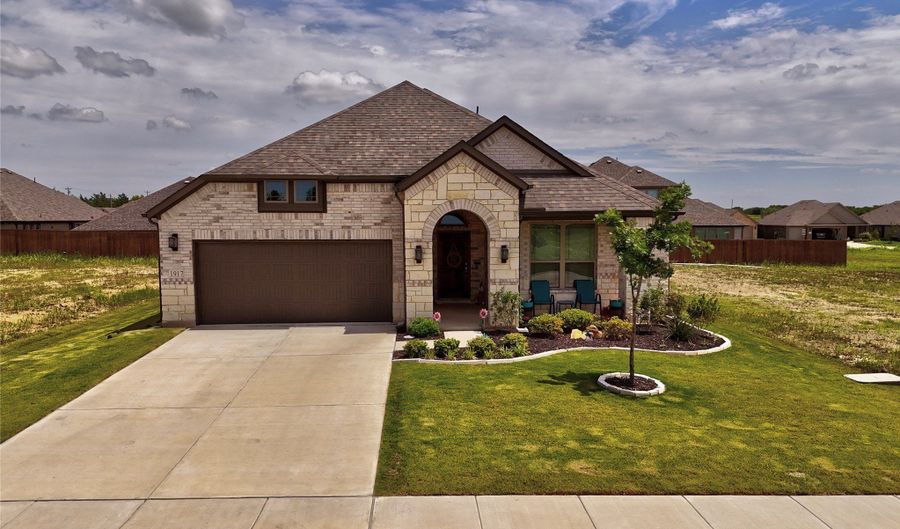 1917 Daybreak Dr, Venus, TX 76009 - 3 Beds, 2 Bath