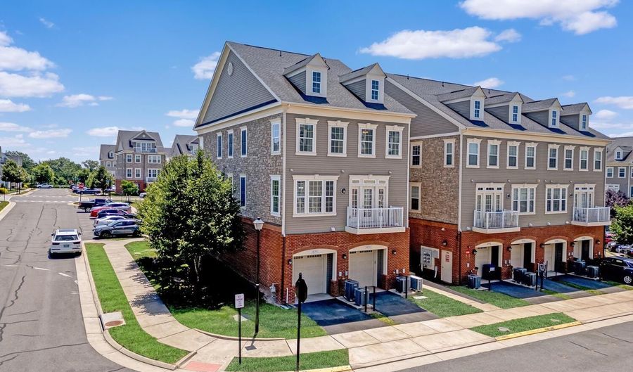 42550 SUNSET RIDGE Sq, Ashburn, VA 20148 - 3 Beds, 3 Bath