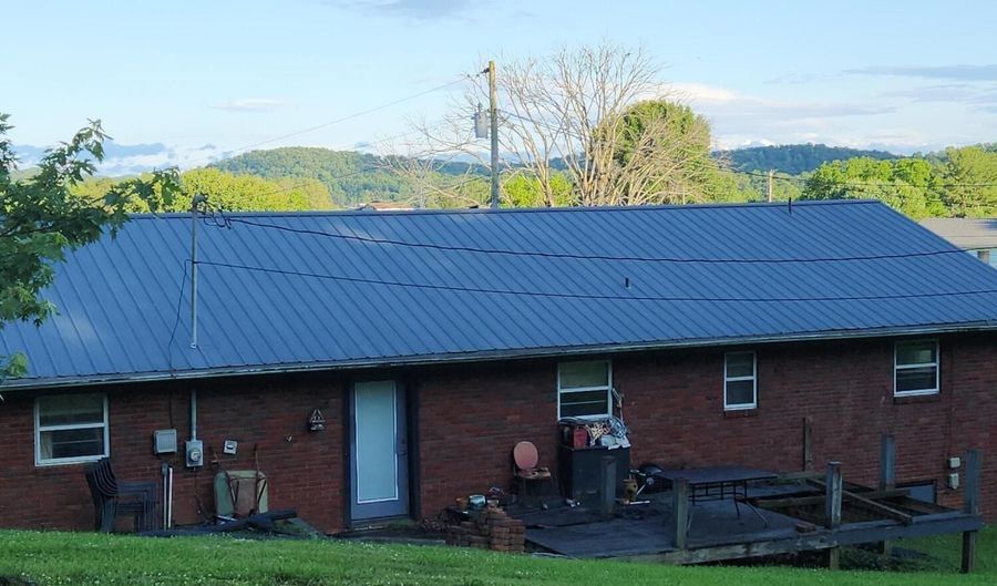 204 Clearview Dr, Bean Station, TN 37708 - 3 Beds, 2 Bath