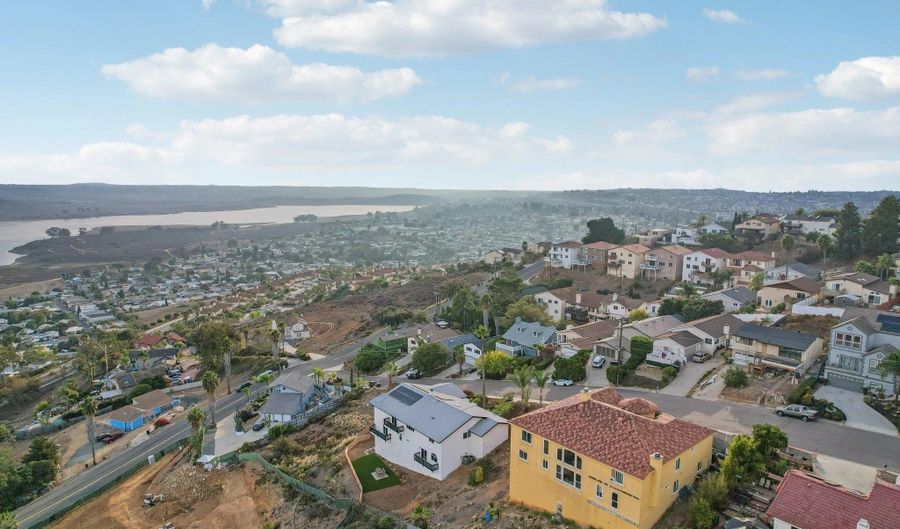 1047 Sangamon, Spring Valley, CA 91977 - 6 Beds, 5 Bath