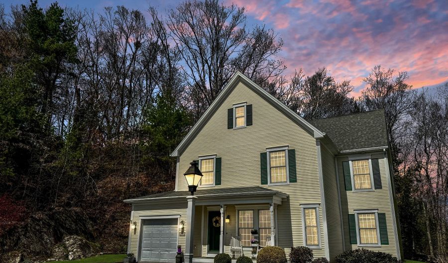 15 Rockledge Ln, Canton, CT 06019 - 3 Beds, 3 Bath