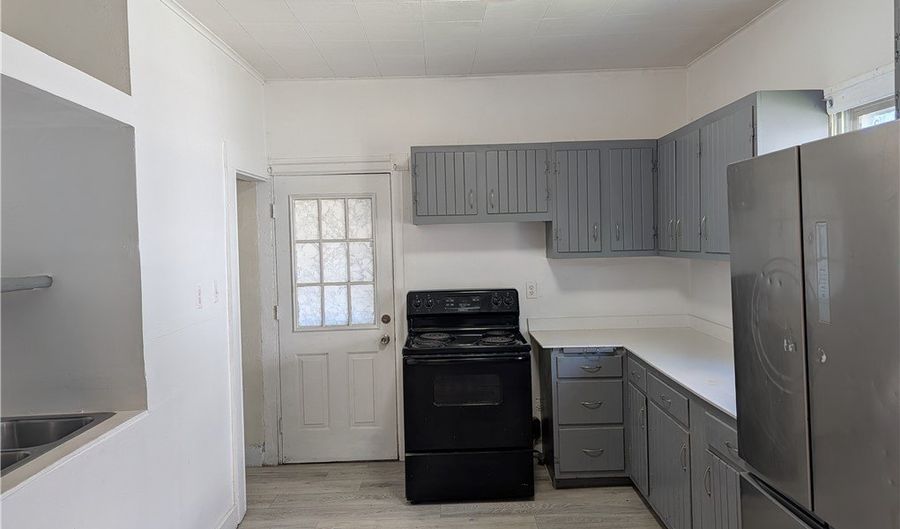 545 W 36th St, Ashtabula, OH 44004 - 4 Beds, 2 Bath