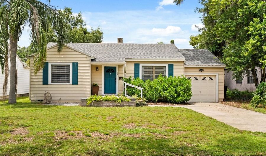 37 E VANDERBILT St, Orlando, FL 32804 - 3 Beds, 3 Bath