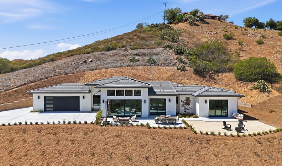 3916 Citrus, Fallbrook, CA 92028 - 3 Beds, 4 Bath