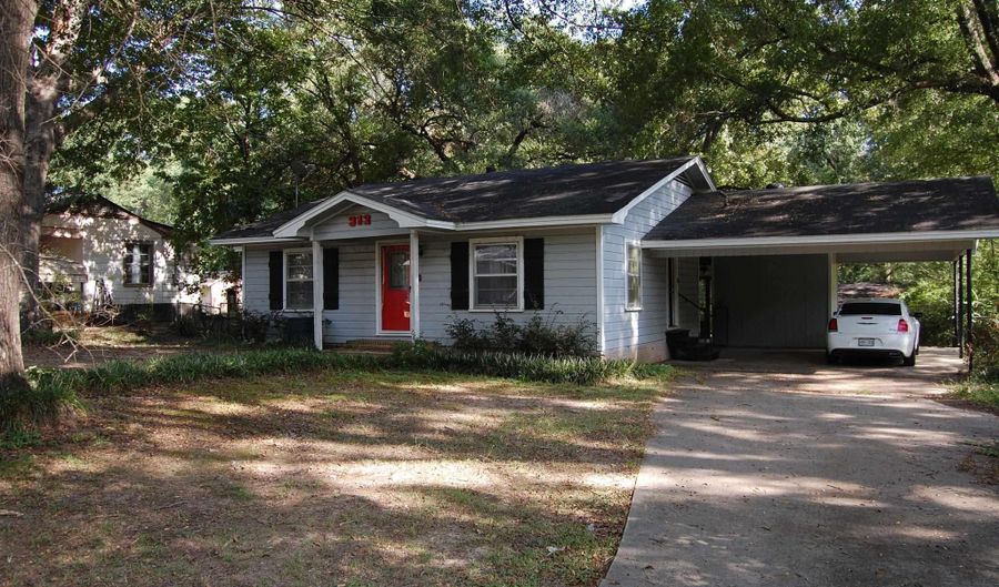 312 DEWING St, Bastrop, LA 71220 - 2 Beds, 2 Bath
