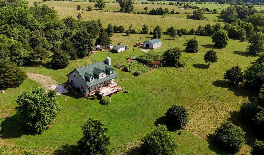 8404 Fossilsaurus Ln, Ash Grove, MO 65604 - 5 Beds, 3 Bath