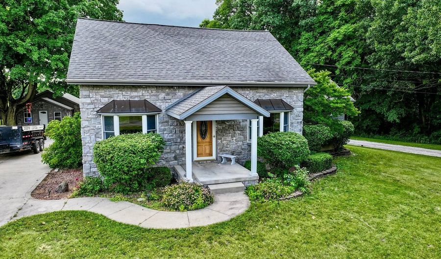 5748 CR 427, Auburn, IN 46706 - 3 Beds, 4 Bath