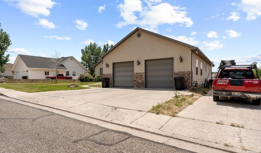 1118 S Interstate Dr, Cedar City, UT 84720 - 5 Beds, 3 Bath