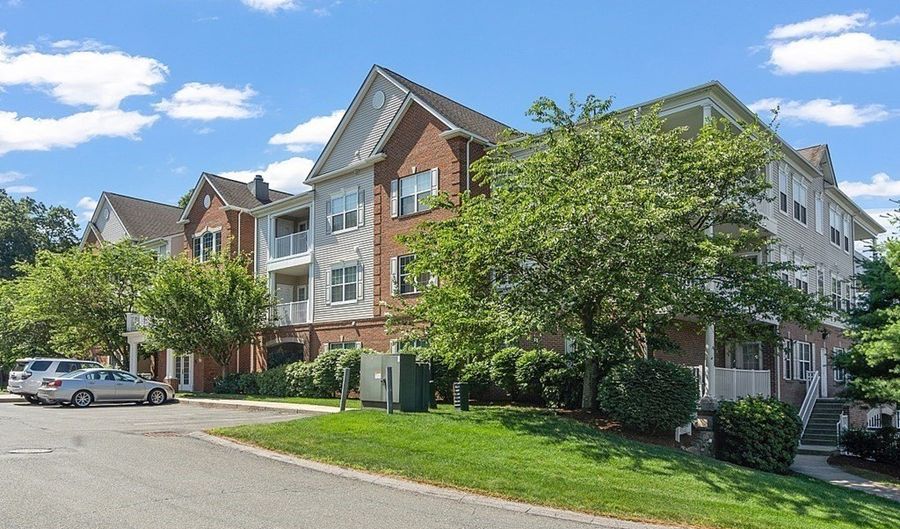 170 Haverhill St 136, Andover, MA 01810 - 2 Beds, 1 Bath