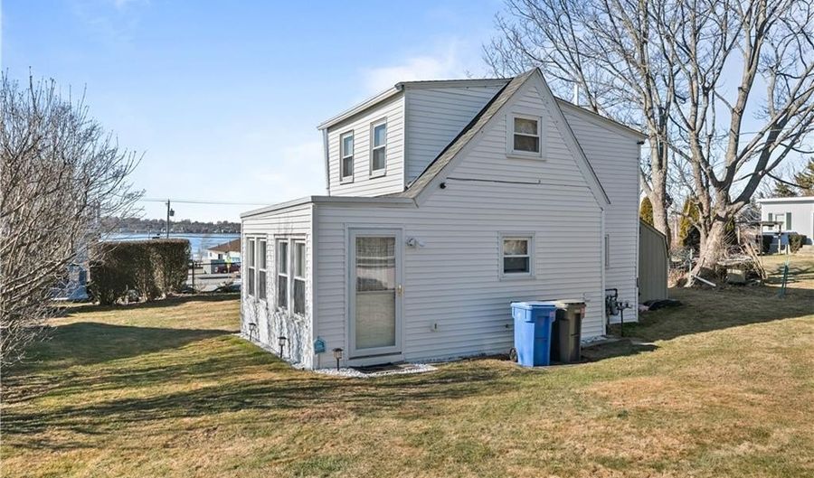 30 Warren Ave A, Middletown, RI 02842 - 1 Beds, 2 Bath