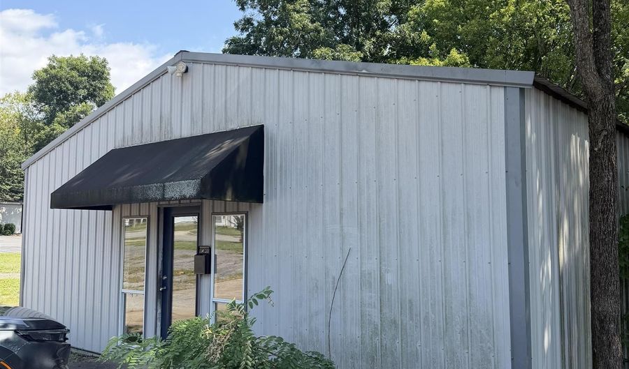910 W SOUTH St, Benton, AR 72015 - 0 Beds, 0 Bath