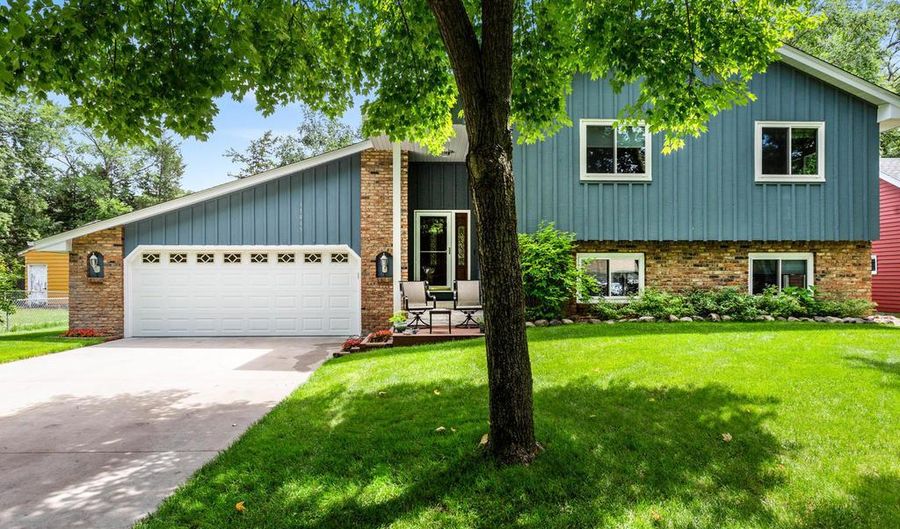 11465 Kerry St NW, Coon Rapids, MN 55433 - 4 Beds, 2 Bath
