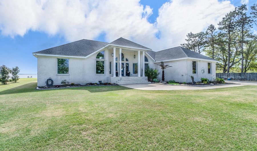 111 Waterway Ct, Aydlett, NC 27916 - 3 Beds, 2 Bath