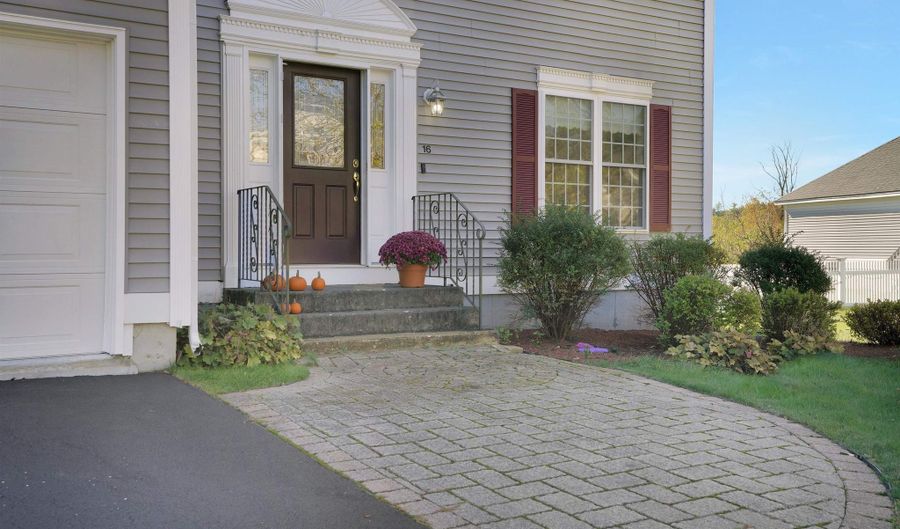 16 Summit Rd, Bedford, NH 03110 - 3 Beds, 3 Bath