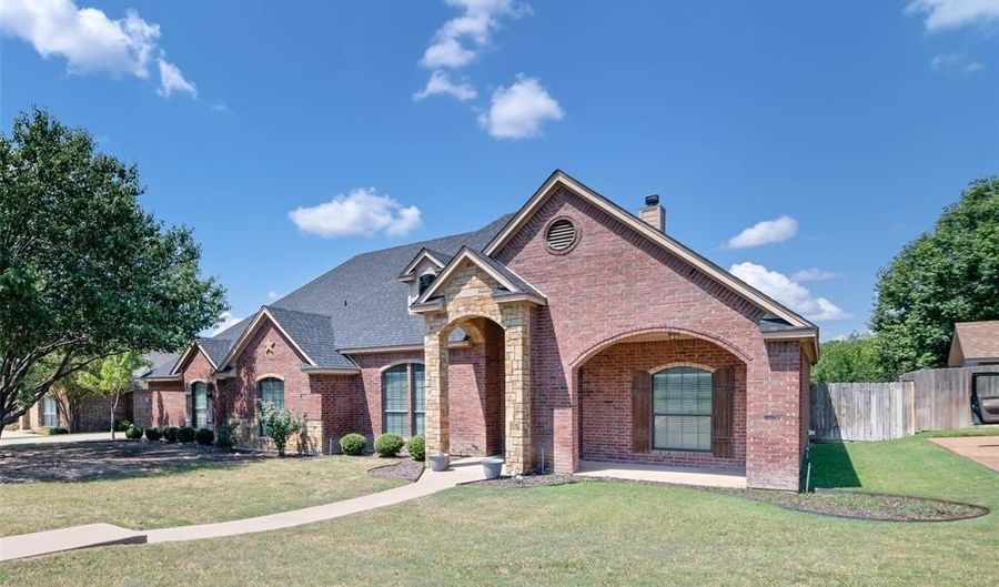 213 Billo Ct, Weatherford, TX 76087 - 4 Beds, 3 Bath