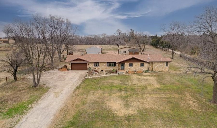 31778 53rd Rd, Arkansas City, KS 67005 - 3 Beds, 3 Bath