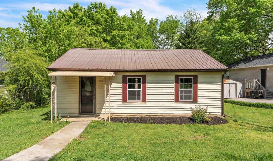 1526 W View St, Athens, TN 37303 - 3 Beds, 3 Bath