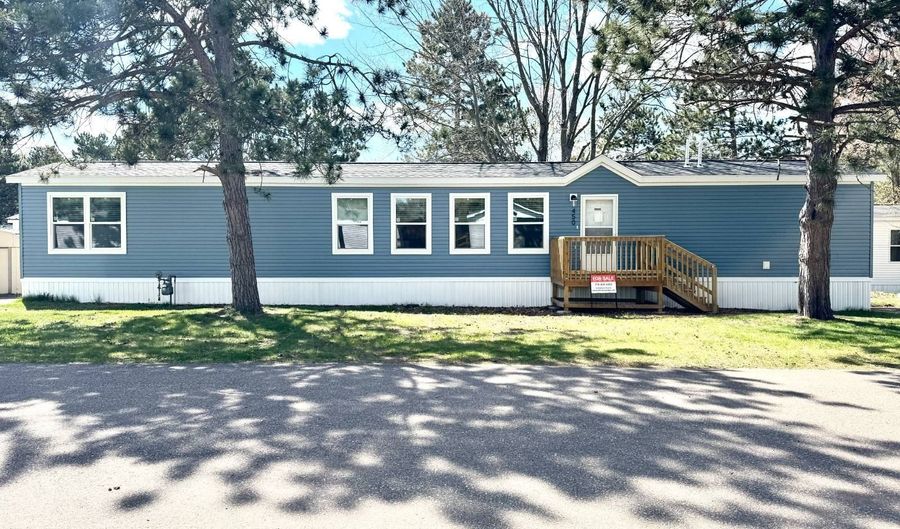 450 Sweetpea Ln, Altoona, WI 54720 - 3 Beds, 2 Bath
