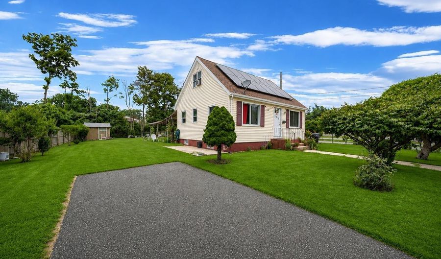 366 Albany Ave, Amityville, NY 11701 - 4 Beds, 2 Bath