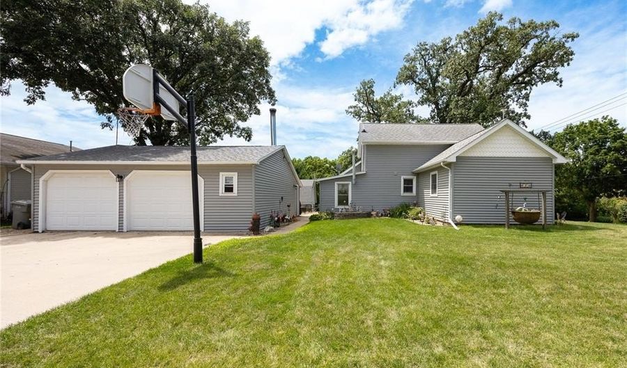 701 E 1st St, Anamosa, IA 52205 - 3 Beds, 2 Bath