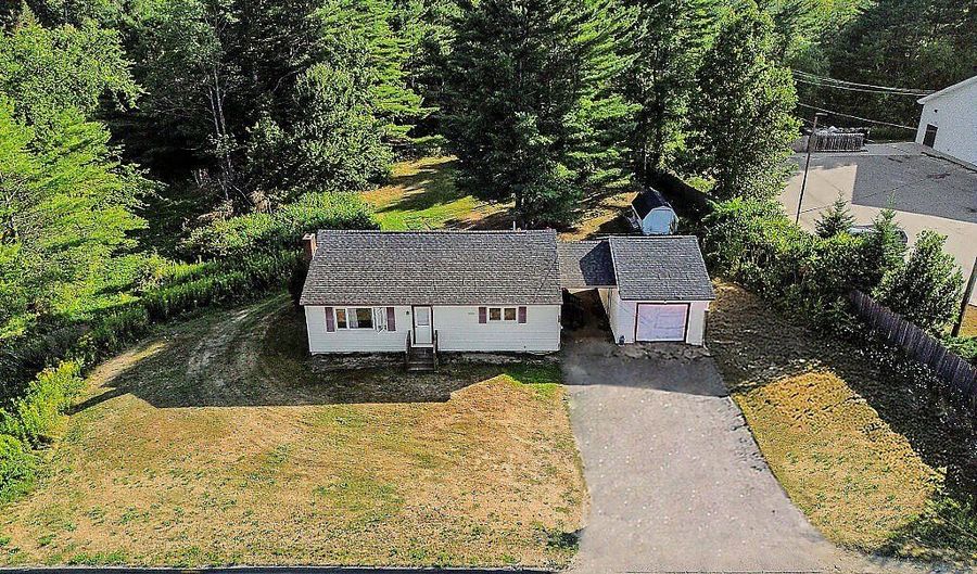 304 Eastern Ave, Augusta, ME 04330 - 3 Beds, 1 Bath